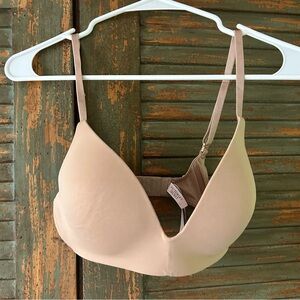 Victorias Secret Wireless T-shirt Bra